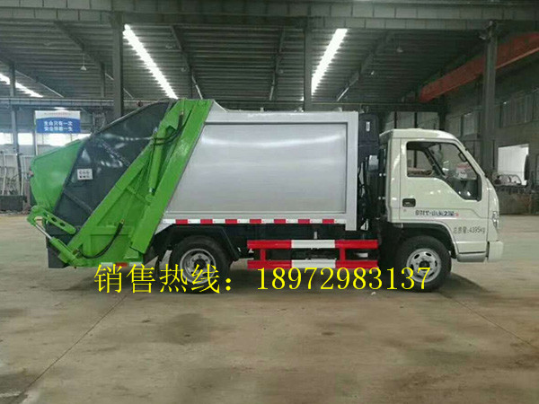 福田4方压缩式垃圾车
