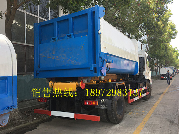 东风天锦勾臂式垃圾车